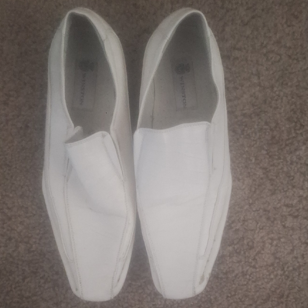 White Minimalist Slip-On Loafers for Formal Occasions
